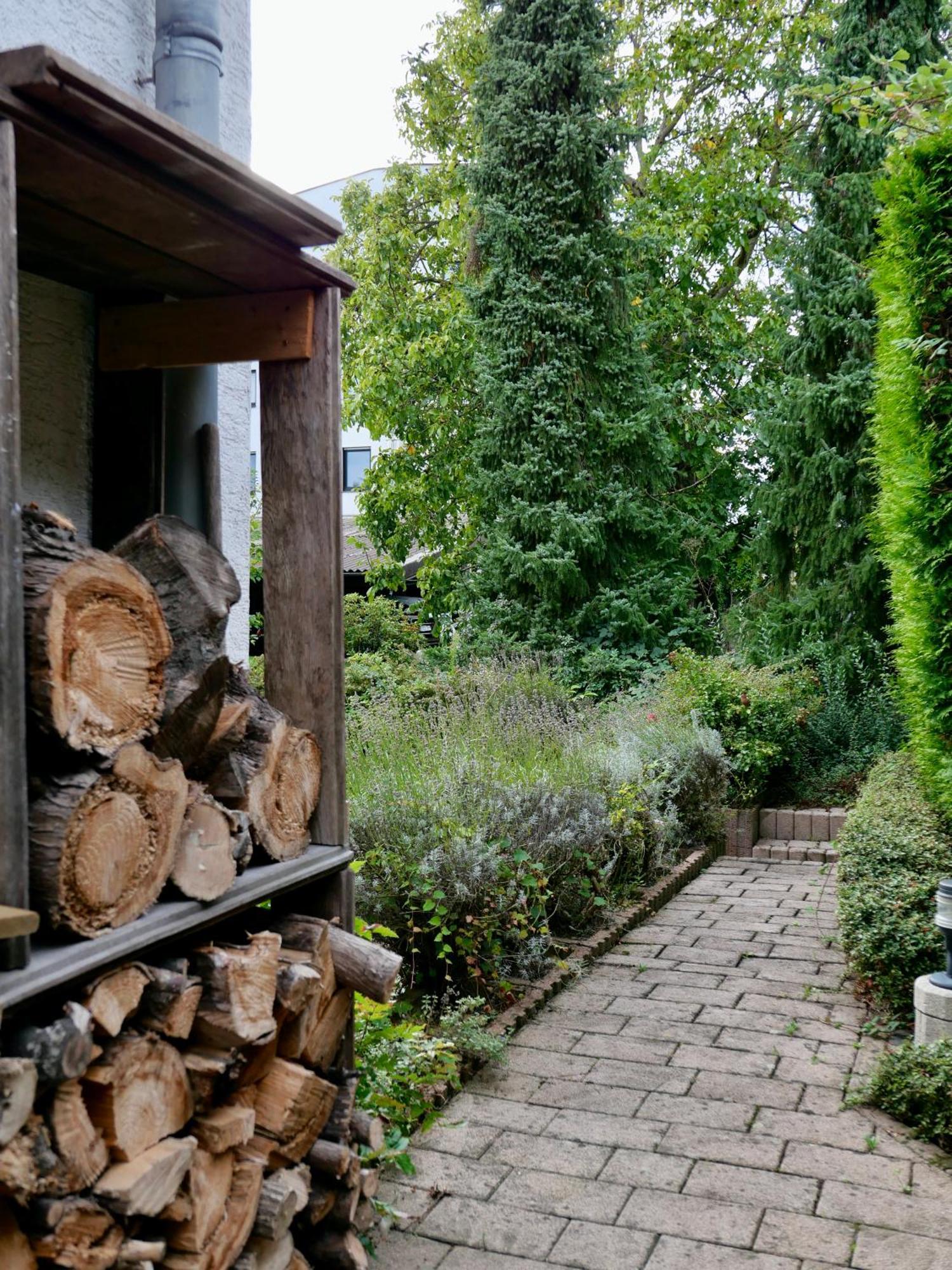 Schoenes Apartment Mit Terrasse Im Steingarten Bad Vilbel Esterno foto